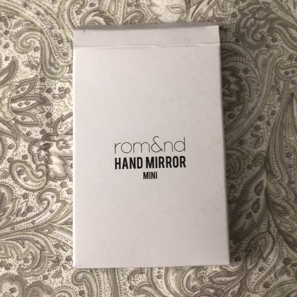 ❤️ 3/$20 ❤️  Rom&nd Mini Hand Mirror & Sticker - Picture 3 of 3